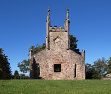 cardross eski parish Kilisesi ve churchyard, Glasgow, İskoçya - dikdörtgen çizgili önden görünümü