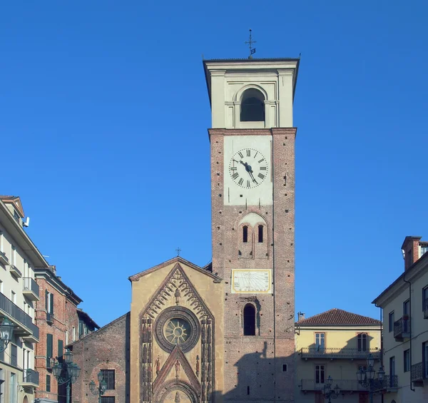 キヴァッソ ピエモンテ イタリア 直線的な正面でのドゥオーモ サンタ マリア アッスンタ大聖堂教会 — ストック写真