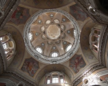 San lorenzo Kilisesi, Torino