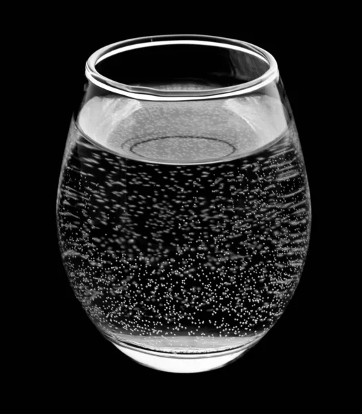 Διαφανές γυαλί με μεταλλικό νερό — Φωτογραφία Αρχείου