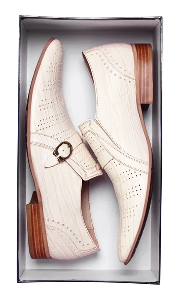 Par de zapatos masculinos en caja aislada en blanco. Con camino —  Fotos de Stock