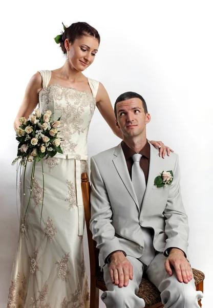 Portrett av nygift par, humoristisk konsept – stockfoto