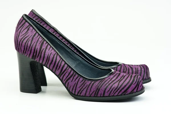 Pary kobiece fioletowe buty na wysokich obcasach — Zdjęcie stockowe