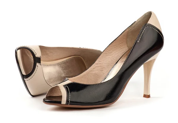Dos zapatos femeninos de punta abierta sobre fondo blanco —  Fotos de Stock