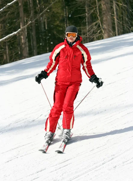 Esquiador Feminino Uma Encosta — Fotografia de Stock