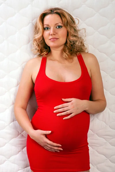 年轻怀孕的妇女的肖像 — 图库照片