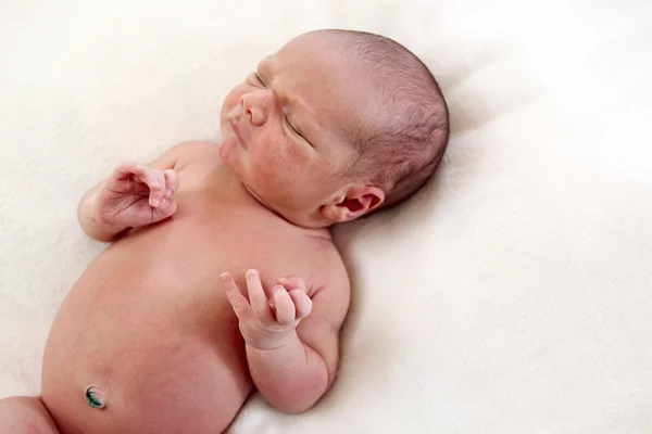 Şirin bir haftalık bebek uykuda — Stok fotoğraf