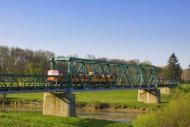 Köprüde tren