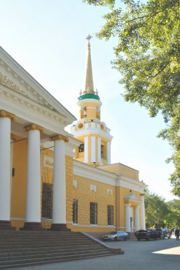 Kilise bahçesinde