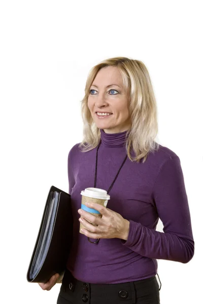 ブリーフケースとコーヒーのマグカップを持つ魅力的なビジネス女性の分離の肖像画 ストック画像