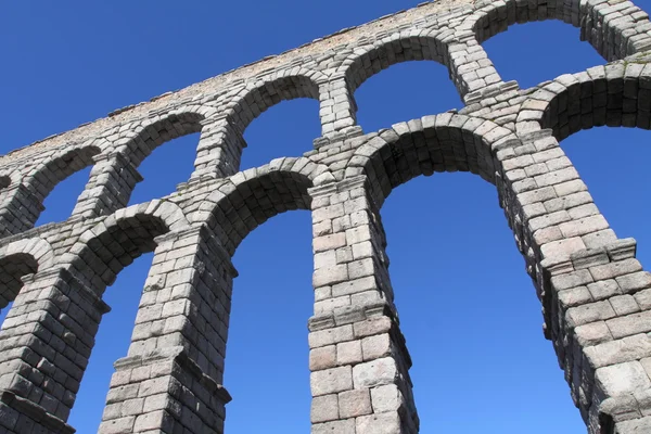O famoso aqueduto romano em Segóvia, na Espanha . — Fotografia de Stock