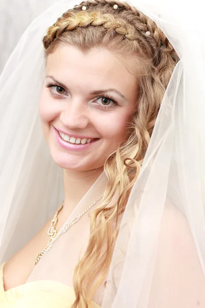 Glückliche Braut — Stockfoto