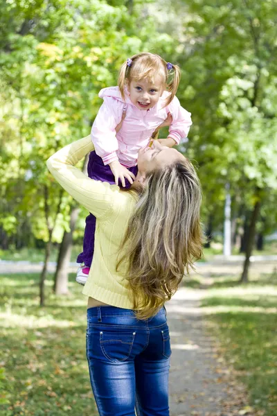 Mother and Daughter in Autumn Park — Stock Photo, Image