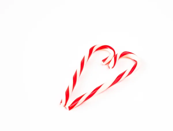Coração feito de dois doces de Natal e copo de leite — Fotografia de Stock