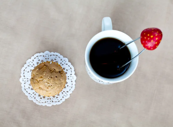 Muffin och kopp te — Stockfoto