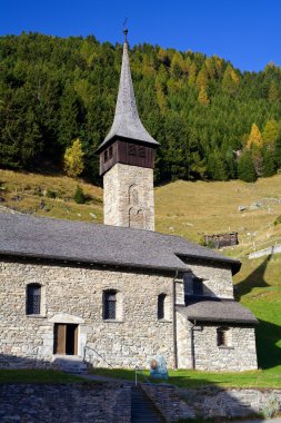 Kilise İsviçre dağlarında