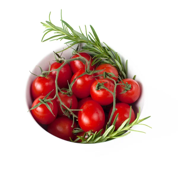 Tomater och rosemarie på vit — Stockfoto
