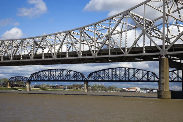 Мосты между Кентукки и Индианой — стоковое фото