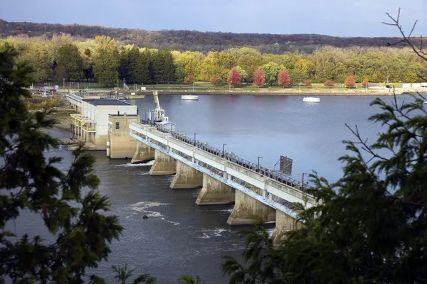 Dam on Illinois River — Zdjęcie stockowe