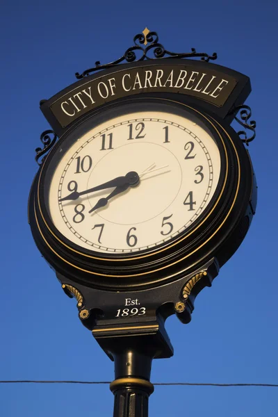 Klok in het centrum van Carrabelle — Stockfoto