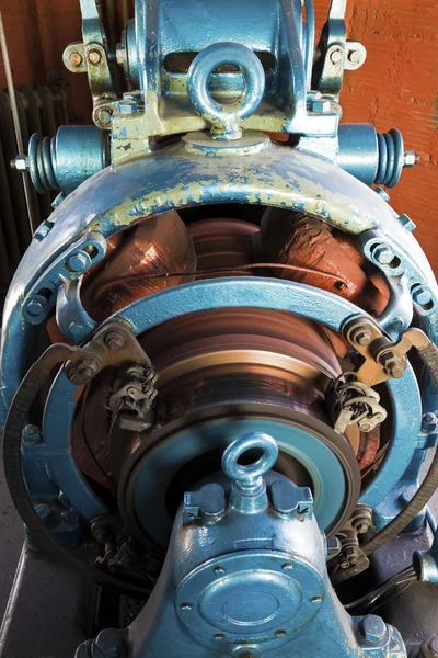 ローター、古いエンジンでの作業 — ストック写真