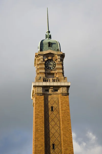 Věž s hodinami v městě ohio — Stock fotografie