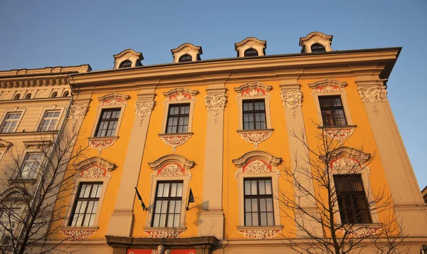 Stará budova v Krakově - hlavní náměstí. — Stock fotografie