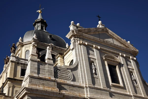 Katedrála nuestra Seňora de la almudenal v Madridu — Stock fotografie