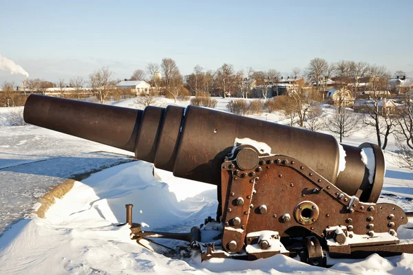 Cannon protecting Suomenlinna Sea Fortress — Stock Photo, Image