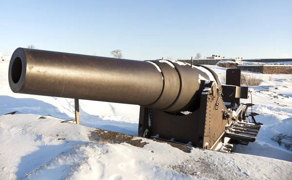 Cannon protecting Suomenlinna Sea Fortress — Stock Photo, Image