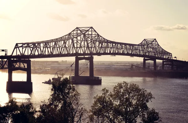 バトン ルージュでミシシッピ川をブリッジします。 — ストック写真