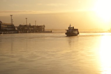 helsinki için geri gelen feribot