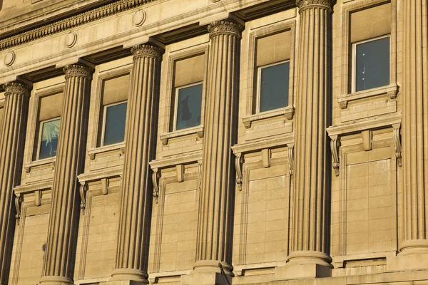 Säulen des historischen Gebäudes in Indianapolis — Stockfoto