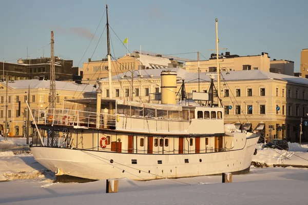 Ship in downtown Helsinki — Stock Photo, Image