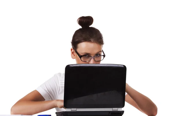 Жінка Окулярах Сидить Працює Ноутбуці Серія Офісних Робіт — стокове фото