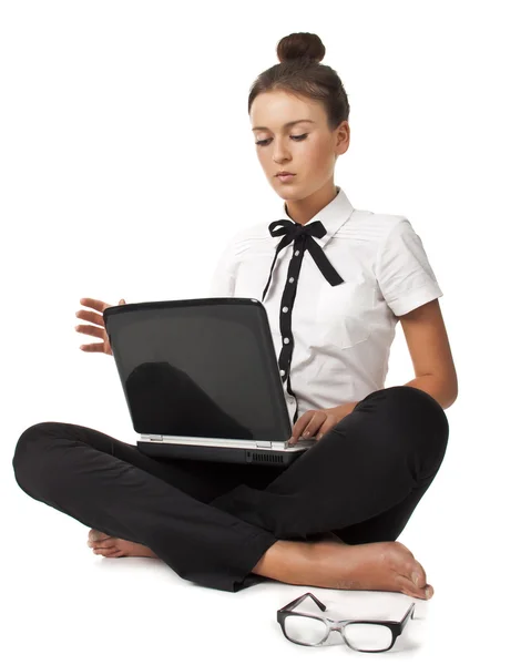 Menina Bonita Sentada Chão Trabalha Laptop Isolado Fundo Branco Student — Fotografia de Stock
