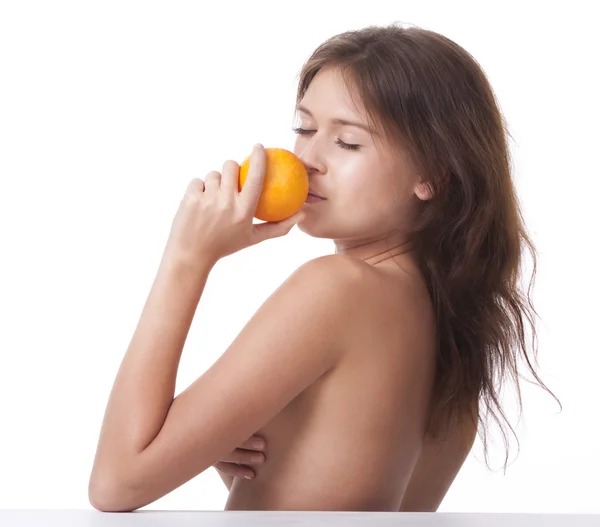 Жінка з апельсиновим фруктом — стокове фото