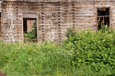 Old abandoned wooden house clipart