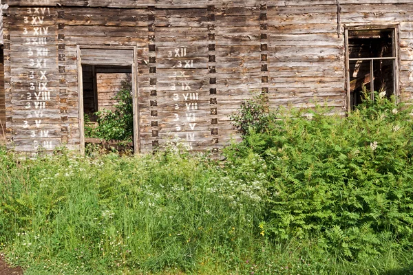 Old abandoned wooden house — Stock Photo, Image
