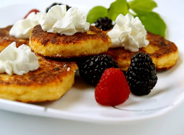 Stock image Curd pancakes with berries .