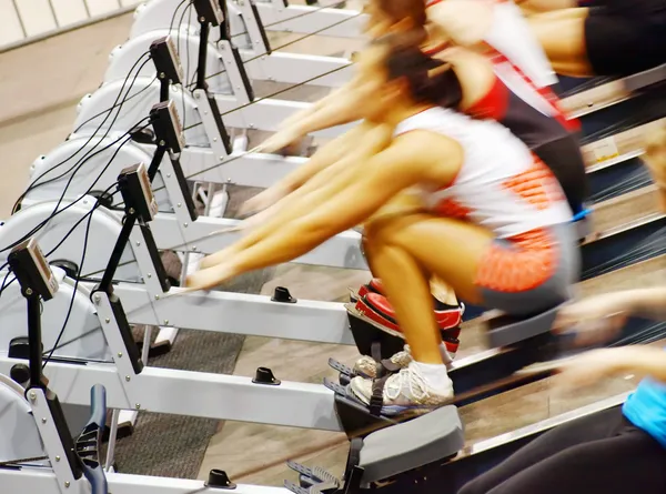 spor salonunda egzersiz kızlar.