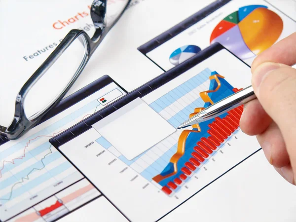 Investment charts — Stock Photo, Image