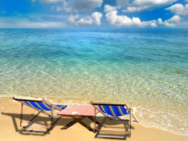 Cadeiras de praia na praia — Fotografia de Stock