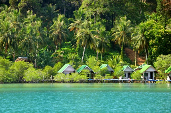 Tropiska bungalow — Stockfoto