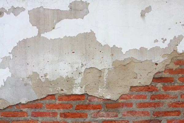 Трещина на кирпичной стене — стоковое фото