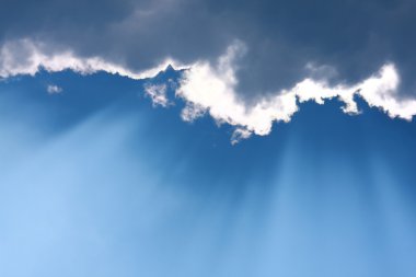 Sunbeam haze mavi gökyüzü üzerinde aracılığıyla