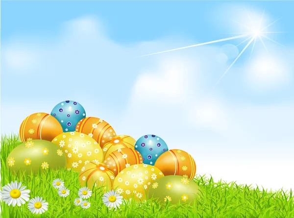 Vector huevos de Pascua en un campo verde con margaritas y un cielo azul — Vector de stock