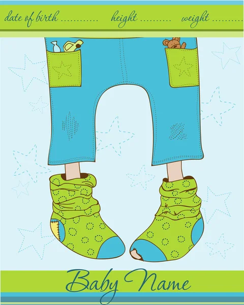 Карточка с объявлением о приезде мальчика в смешных носках — стоковый вектор