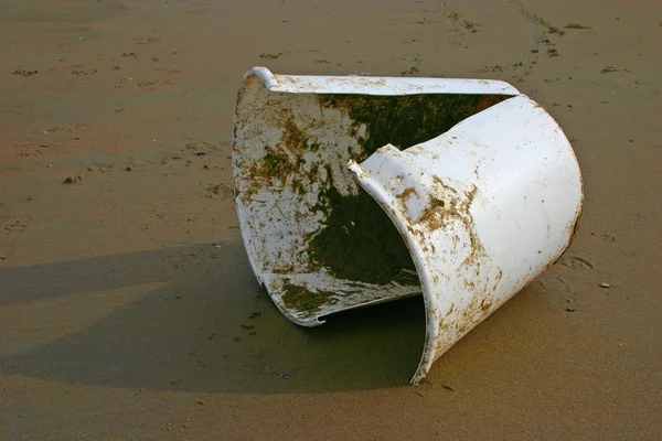 White tub in sand — Stock Photo, Image
