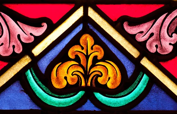 Kleurrijke kleurrijke glas in de kerk. — Stockfoto